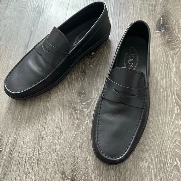 Tod's Men's Black Leather Slip-On Loafers - Picture 3 of 11
